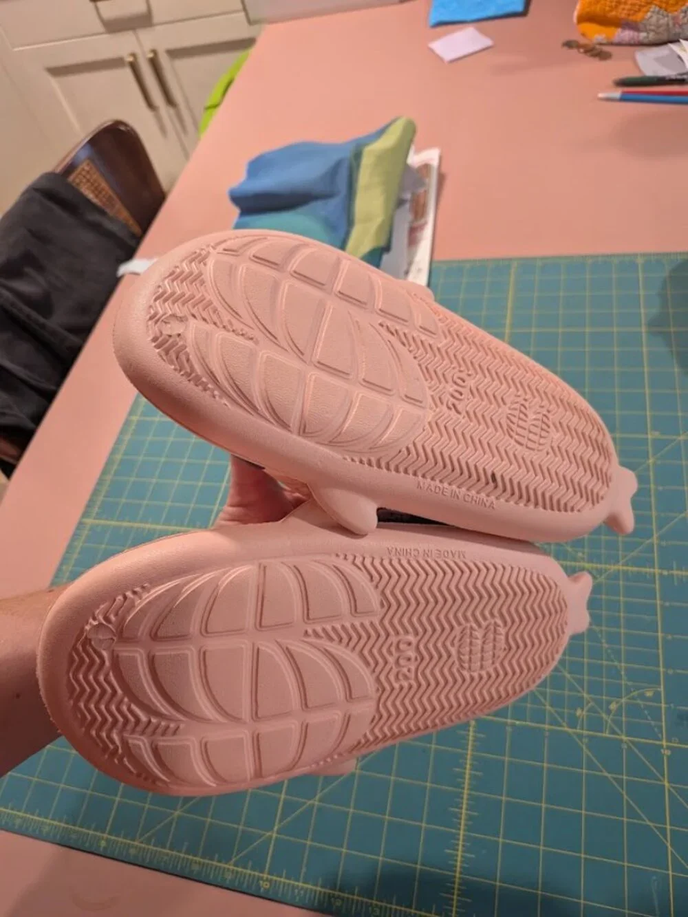 Cloud Shark Slides Kids Size 11.5/12 (200)